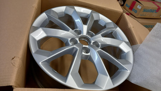 Original AUDI Q3 8U (2012-2018) 17 Zoll ET 43 7Jx17H2 Felge 8U0601025AF