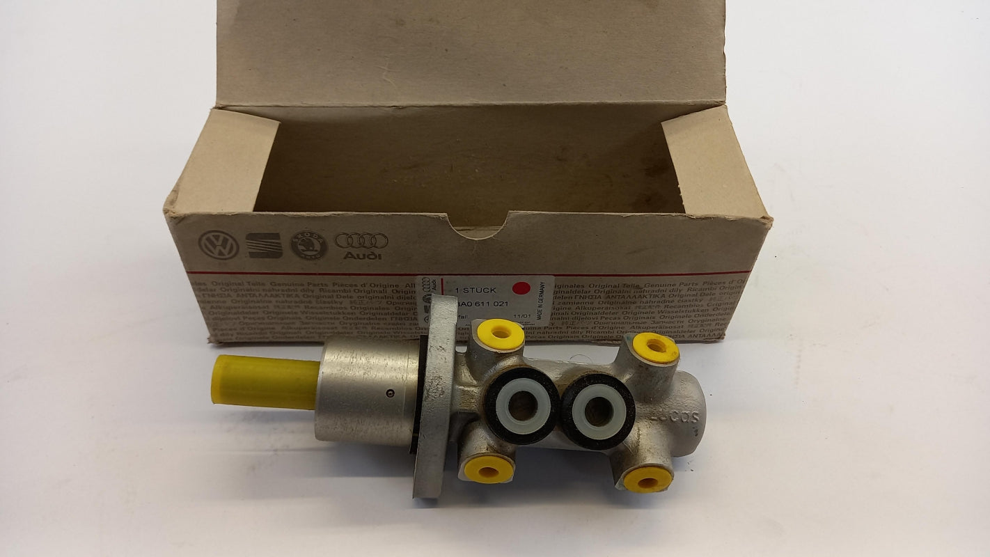 Original AUDI 100 80 90 A6 Hauptbremszylinder 8A0611021