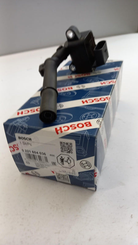 BOSCH für MERCEDES A W176 B W246 C W204 GLA X156 GLK Zündspule 0221604036