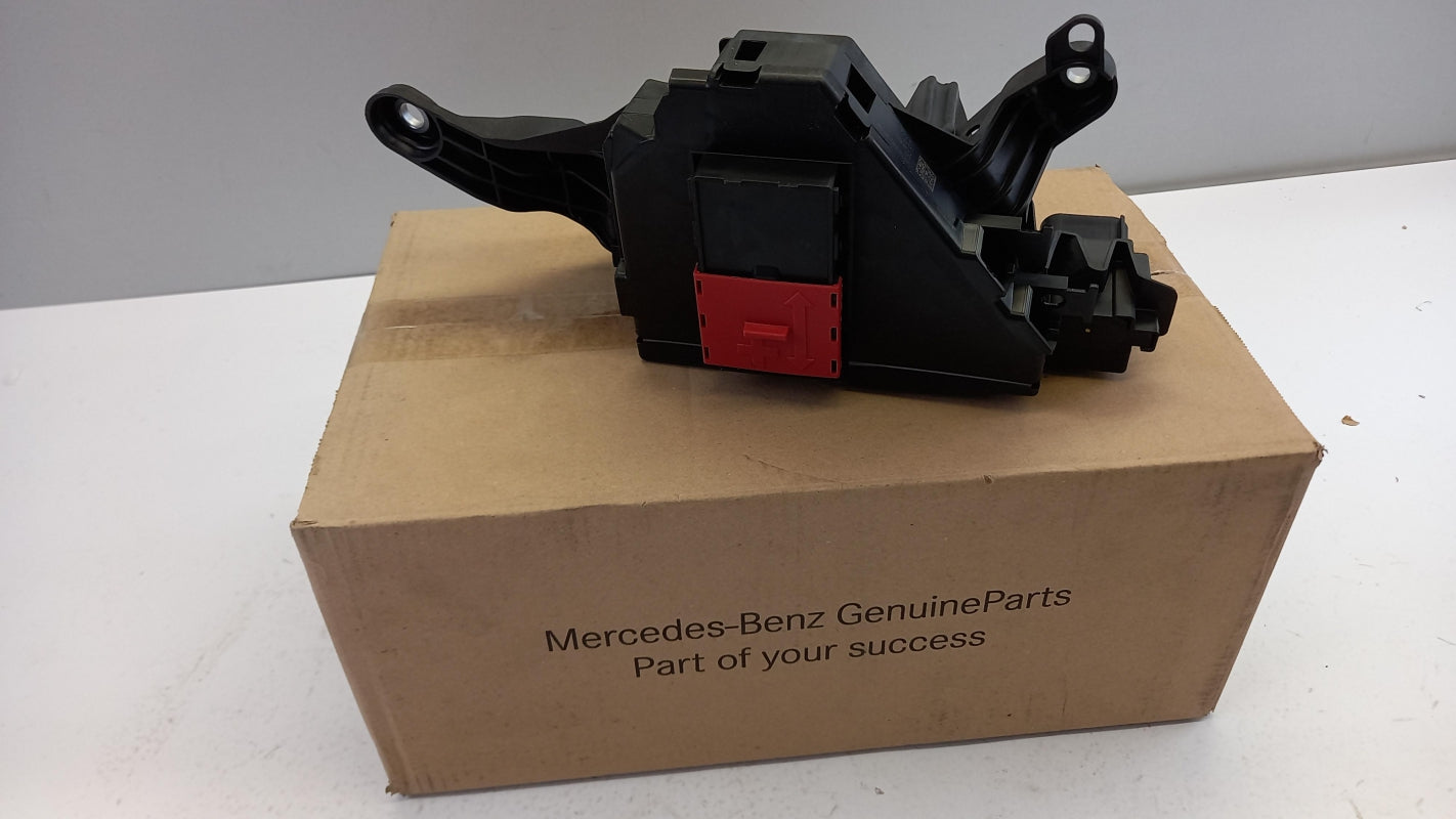 Original MERCEDES-BENZ E-klasse W213 V213 S213 X213 Sicherungskasten A2135403639