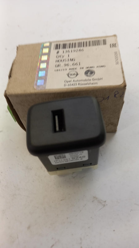 Original OE OPEL USB/AUX Buchse 13519246