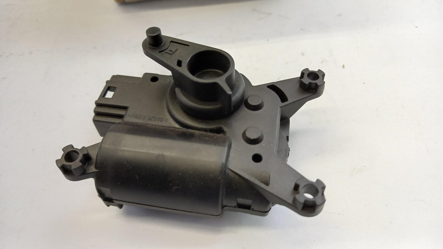 Original OE Volkswagen Stellmotor 7L0907511AJ