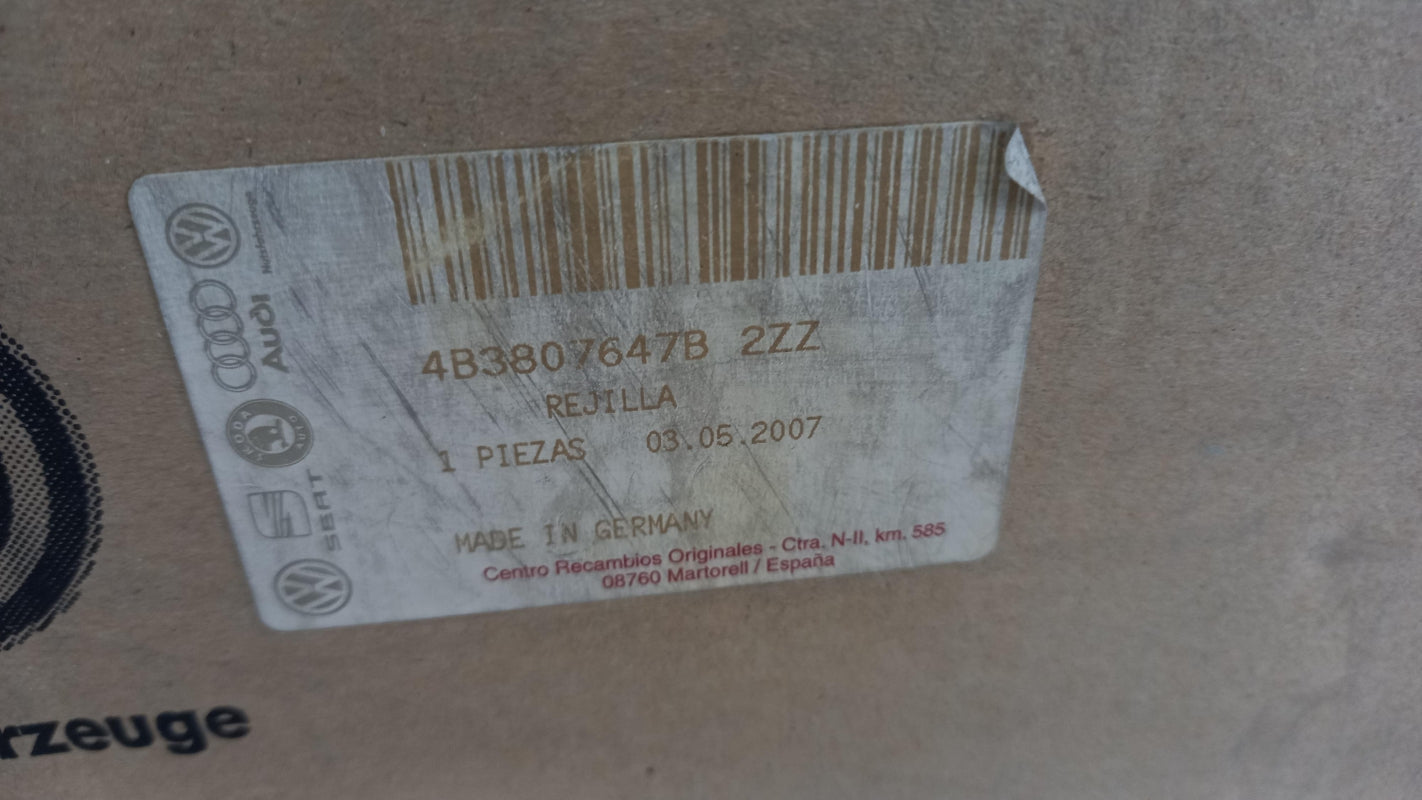 Original AUDI A6 4B Stoßfänger Lüftungsgitter mittel chrom 4B3807647B2ZZ