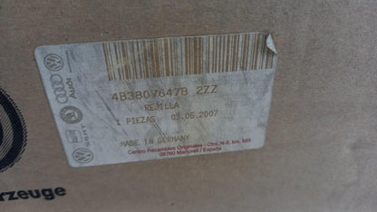 Original AUDI A6 4B Stoßfänger Lüftungsgitter mittel chrom 4B3807647B2ZZ