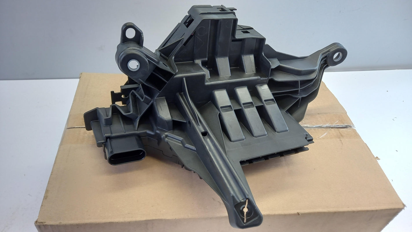 Original MERCEDES-BENZ E-klasse W213 V213 S213 X213 Sicherungskasten A2135403639