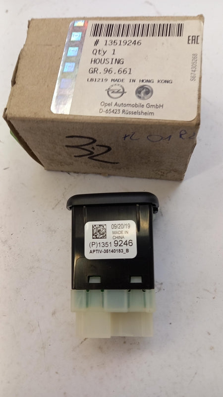 Original OE OPEL USB/AUX Buchse 13519246