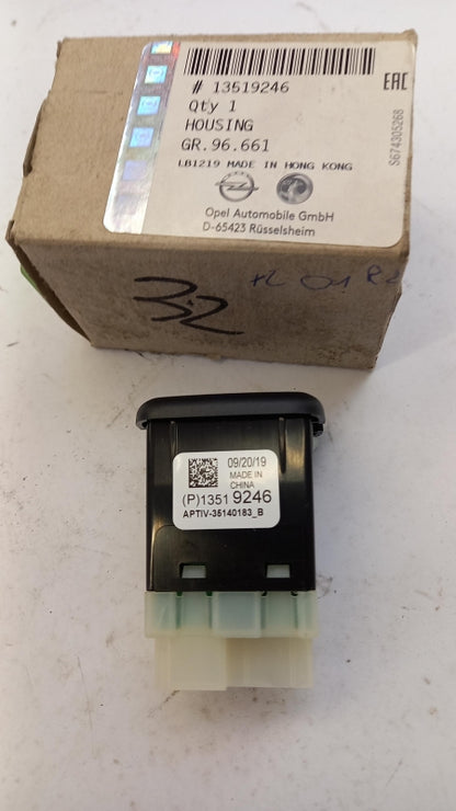 Original OE OPEL USB/AUX Buchse 13519246