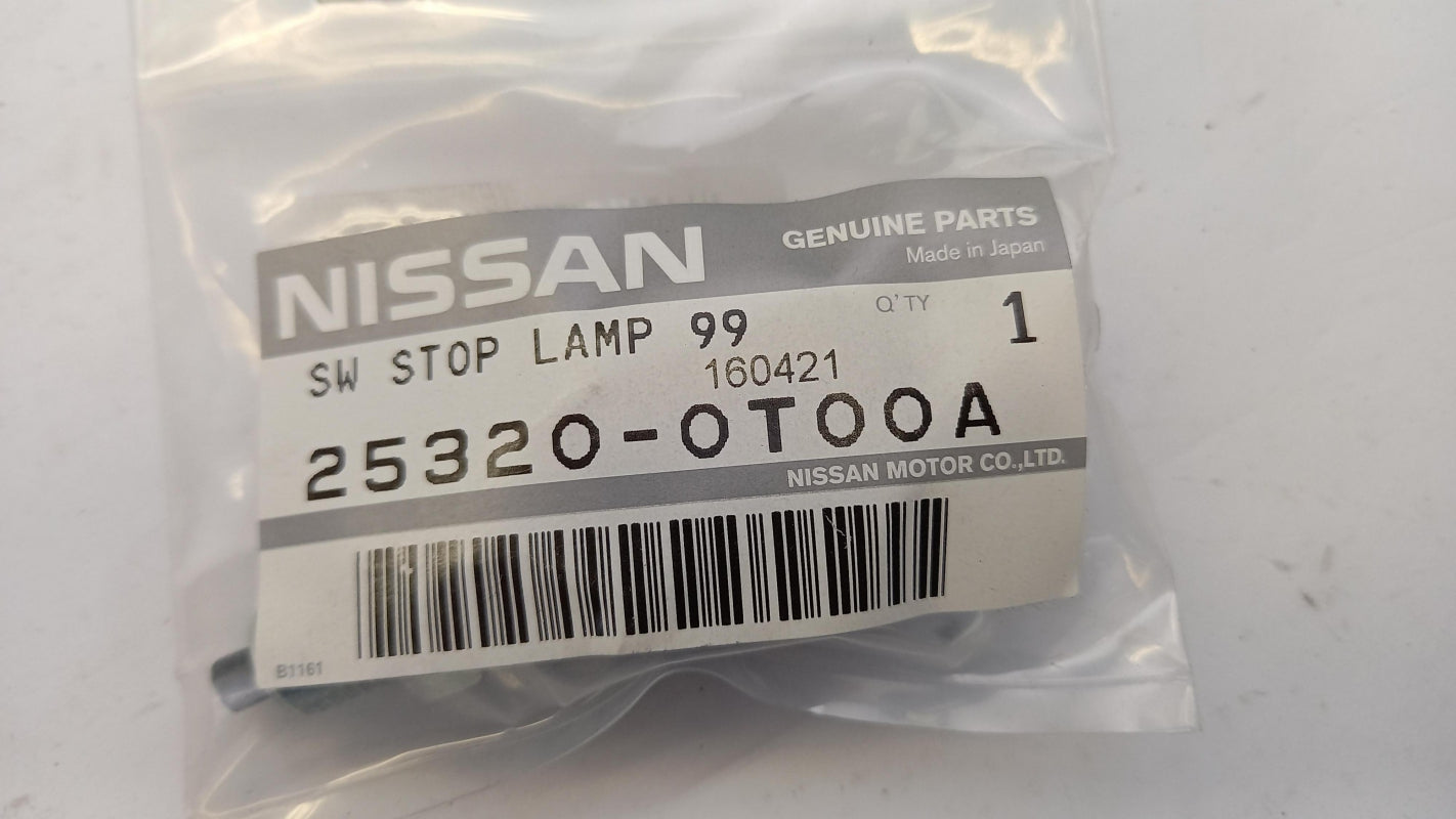 Original NISSAN Atlas Cabstar NT400 Atleon Bremslichtschalter 253200T00A