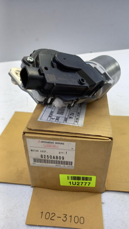 Original OE MITSUBISHI Wischermotor 8250A809