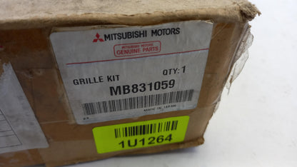 Original OE MITSUBISHI Kühlergitter MB831059