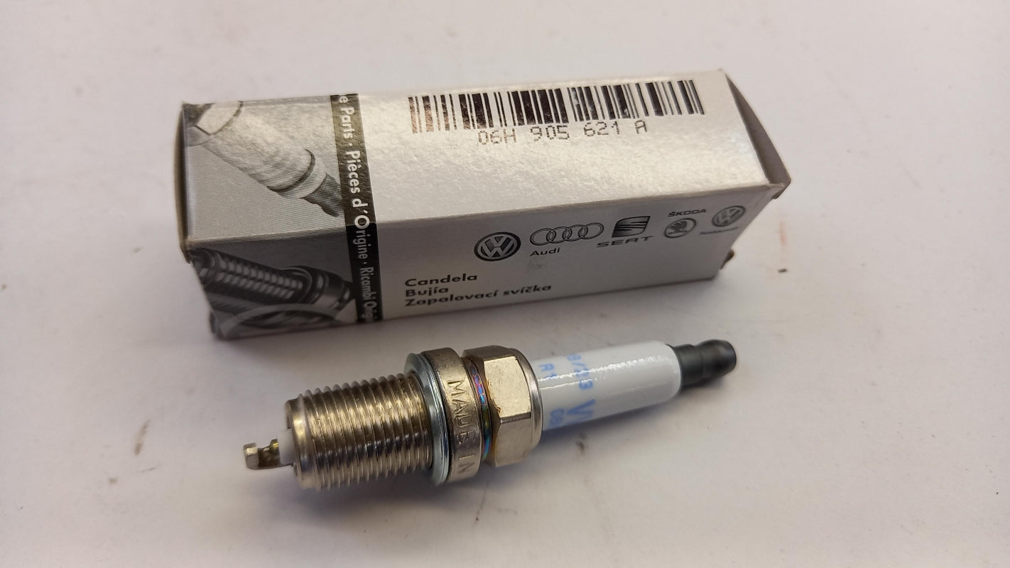Original AUDI Q3 Q5 A1 A3 TT SKODA Superb VW Golf Passat Zündkerze 06H905621A