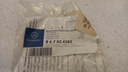Original MERCEDES-BENZ iPod und iPhone Ladeadapter 12V-5V B67824582