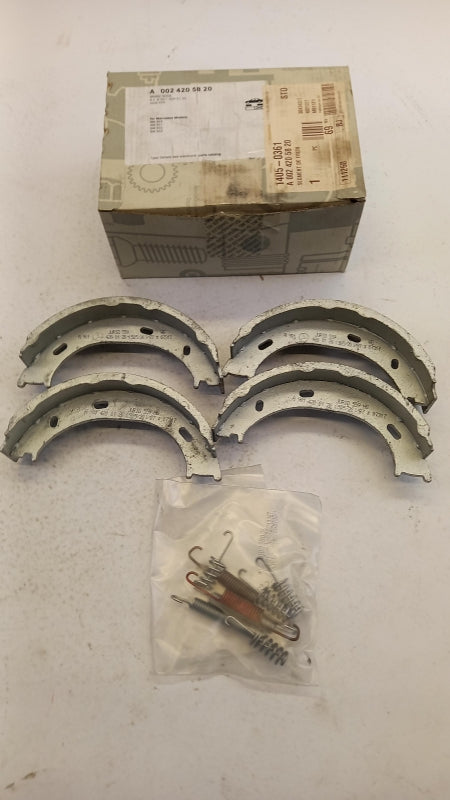Original OE MERCEDES-BENZ Feststellbremse Bremsbackensatz A0024205820