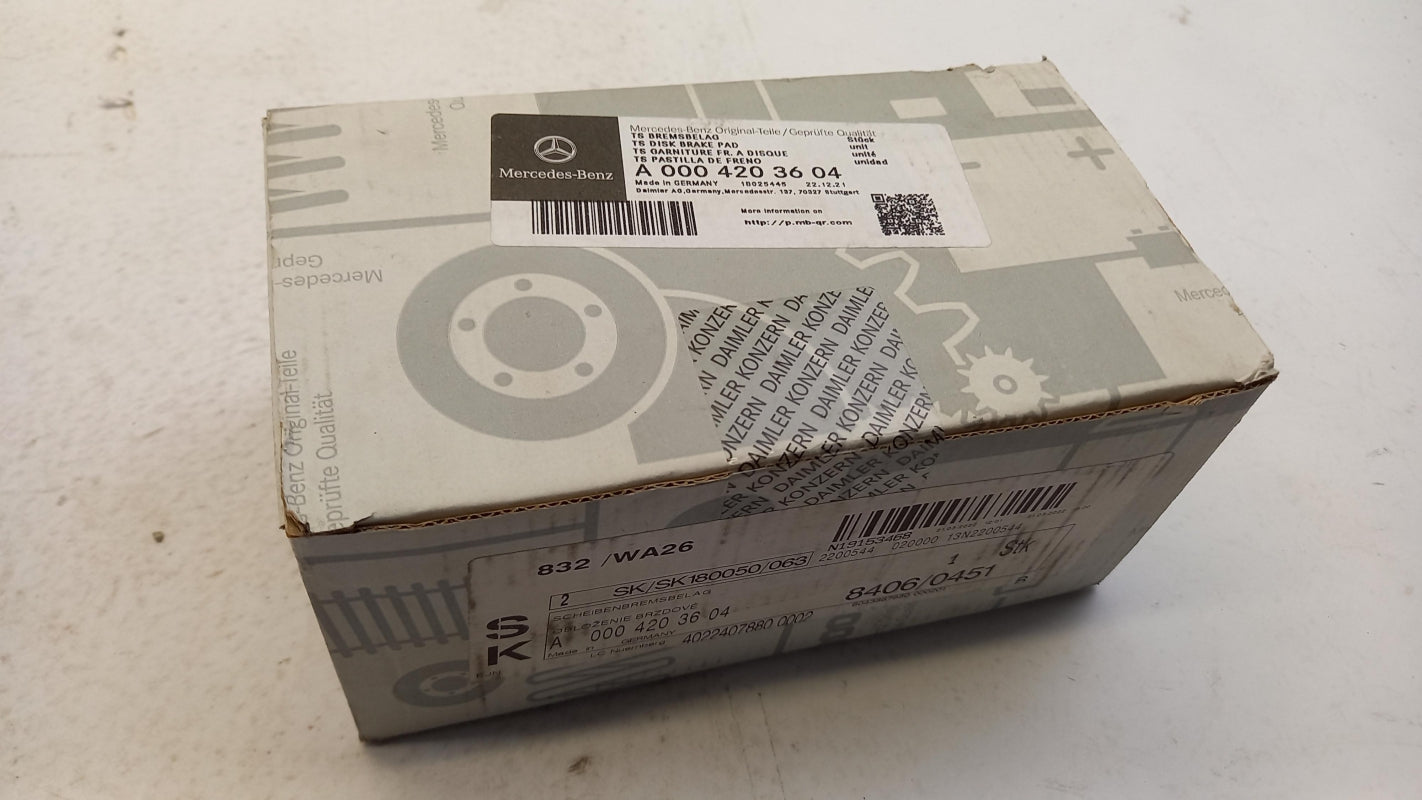Original OE MERCEDES-BENZ Bremsbeläge A0004203604