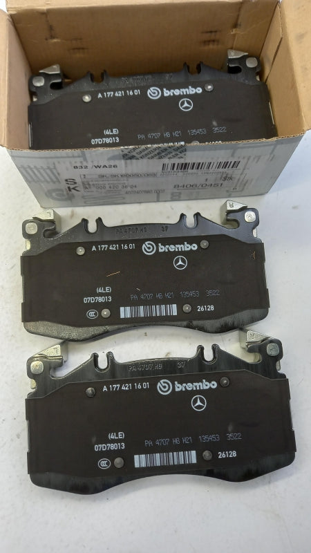 Original OE MERCEDES-BENZ Bremsbeläge A0004203604