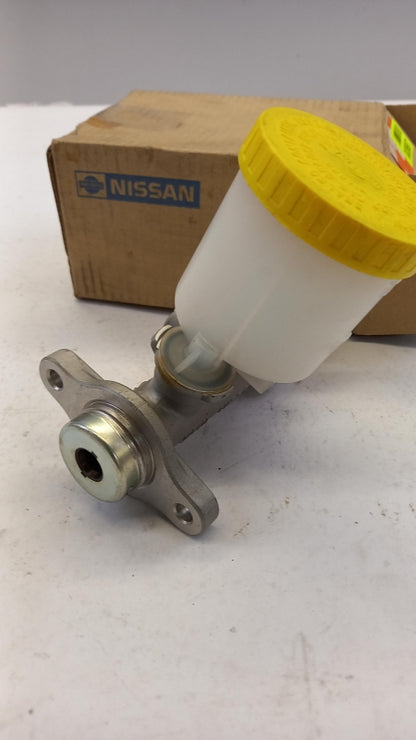 Original NISSAN PickUp D21 Hauptbremszylinder 4601049L01