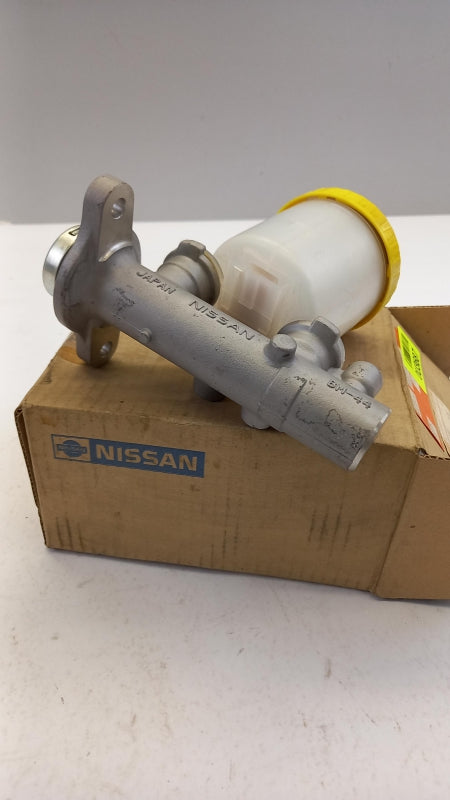 Original NISSAN PickUp D21 Hauptbremszylinder 4601049L01