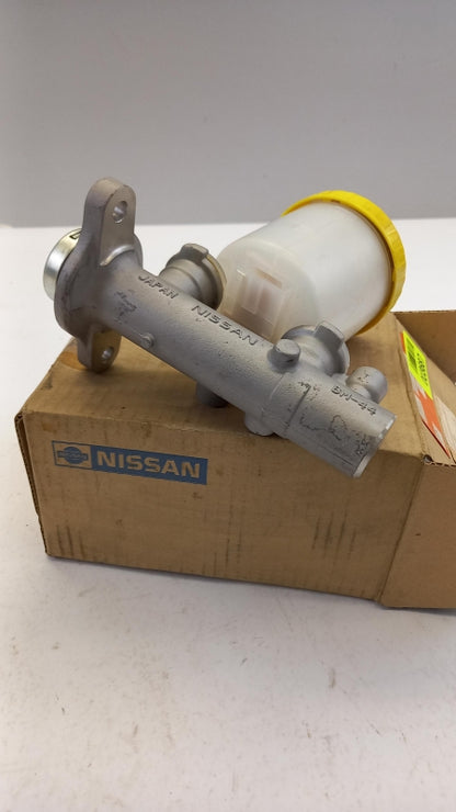 Original NISSAN PickUp D21 Hauptbremszylinder 4601049L01