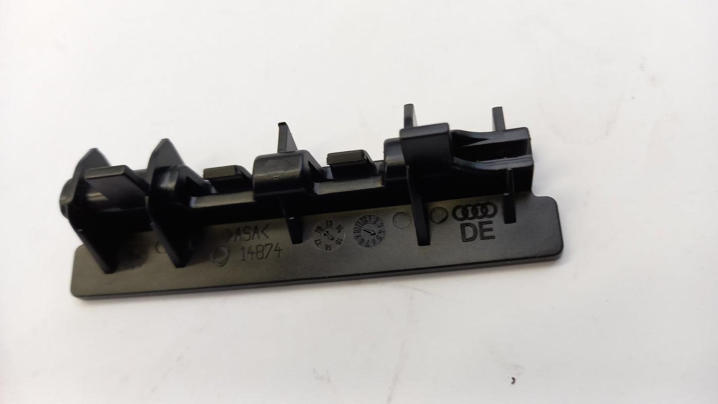 Original OE Volkswagen Halter 8S0853647