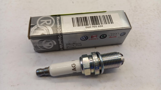 Original AUDI A3 09-13 VW Golf VI Passat 08-12 Zündkerze 1.4-2.0L 06H905604