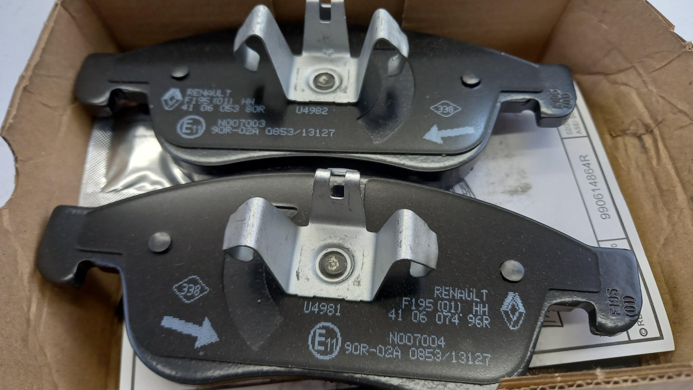 Original NISSAN Terrano D10 2014-2022 Bremsbeläge vorne 410A100QAA