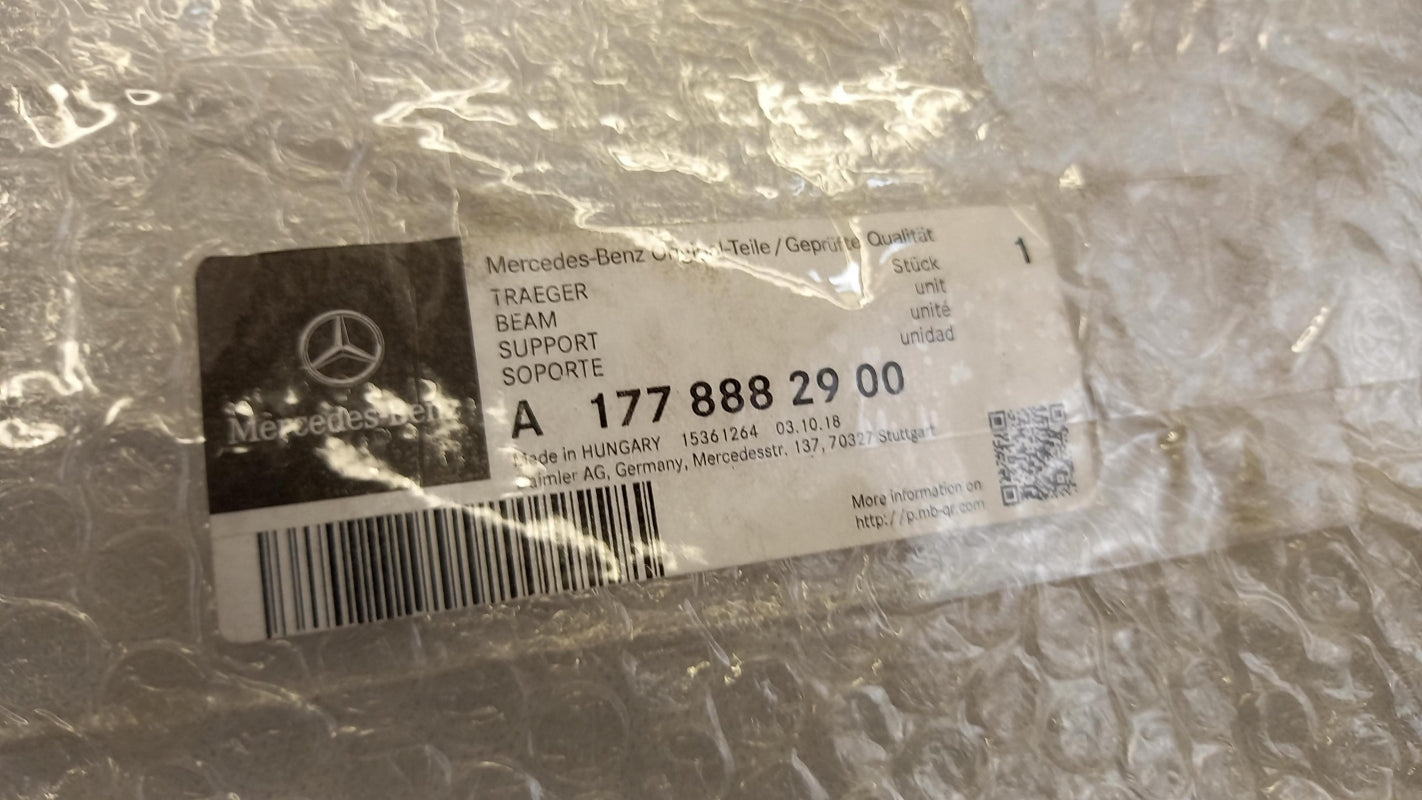 Original MERCEDES-BENZ A-Klasse W177 AMG Kühlergitter Vorne A1778882900