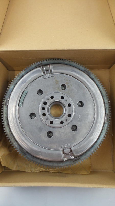 Original PEUGEOT 307 308 407 807 CITROEN C4 C5 C8 Jumpy 2.0HDi Schwungrad 0532X7