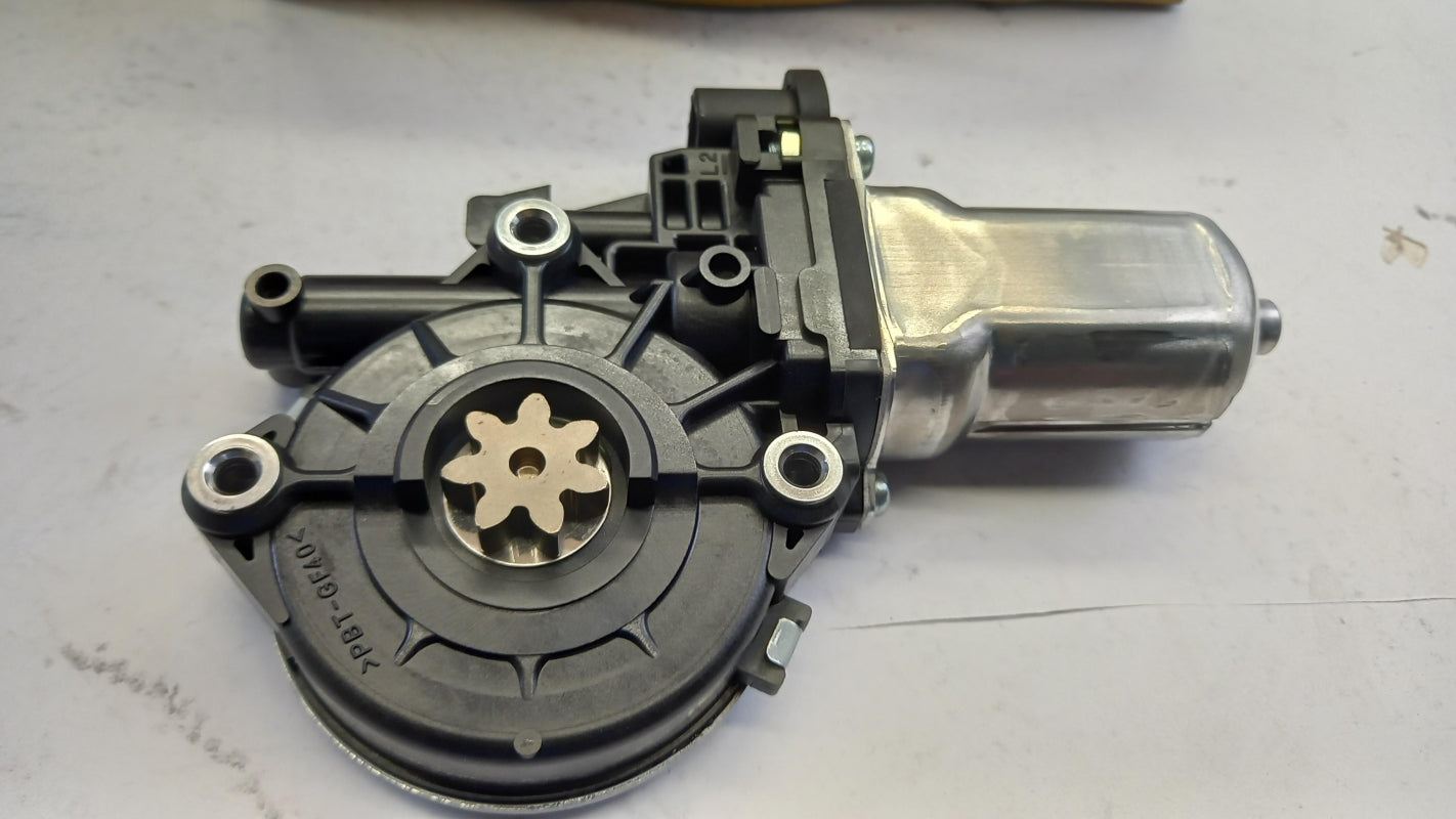 Original OE SUZUKI Fensterhebermotor 8353063J01000