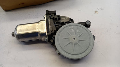 Original OE SUZUKI Fensterhebermotor 8353063J01000