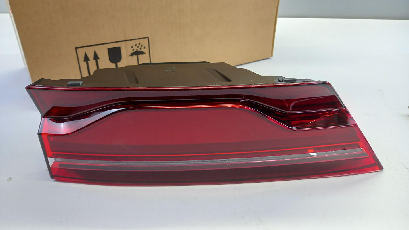 Original JAGUAR F-Pace X761 2017> Heckleuchte hinten rechts T4A44678