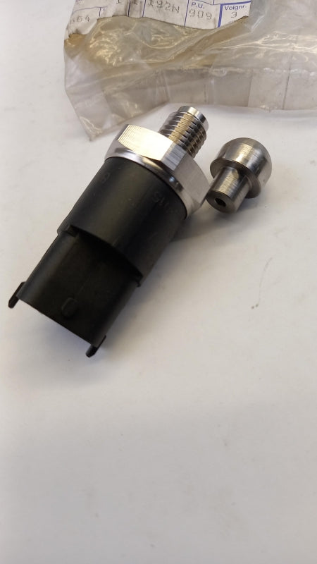 Original VOLVO S60 S80 V70 XC70 2.4D Kraftstoffdruck Sensor 30637150