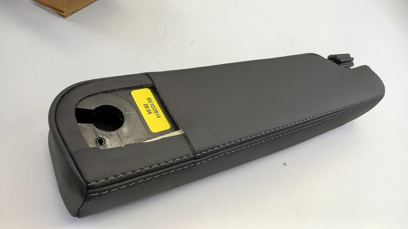 Original RANGE ROVER Sport L320 10-13 Armlehne vorne links LR055799