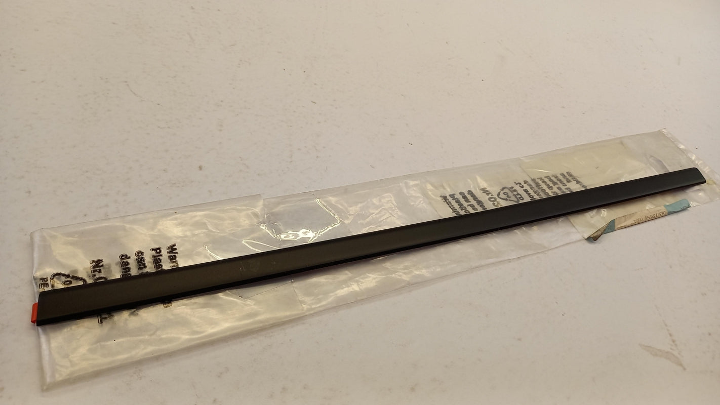 Original OE BMW door window seal 51365A097A4 