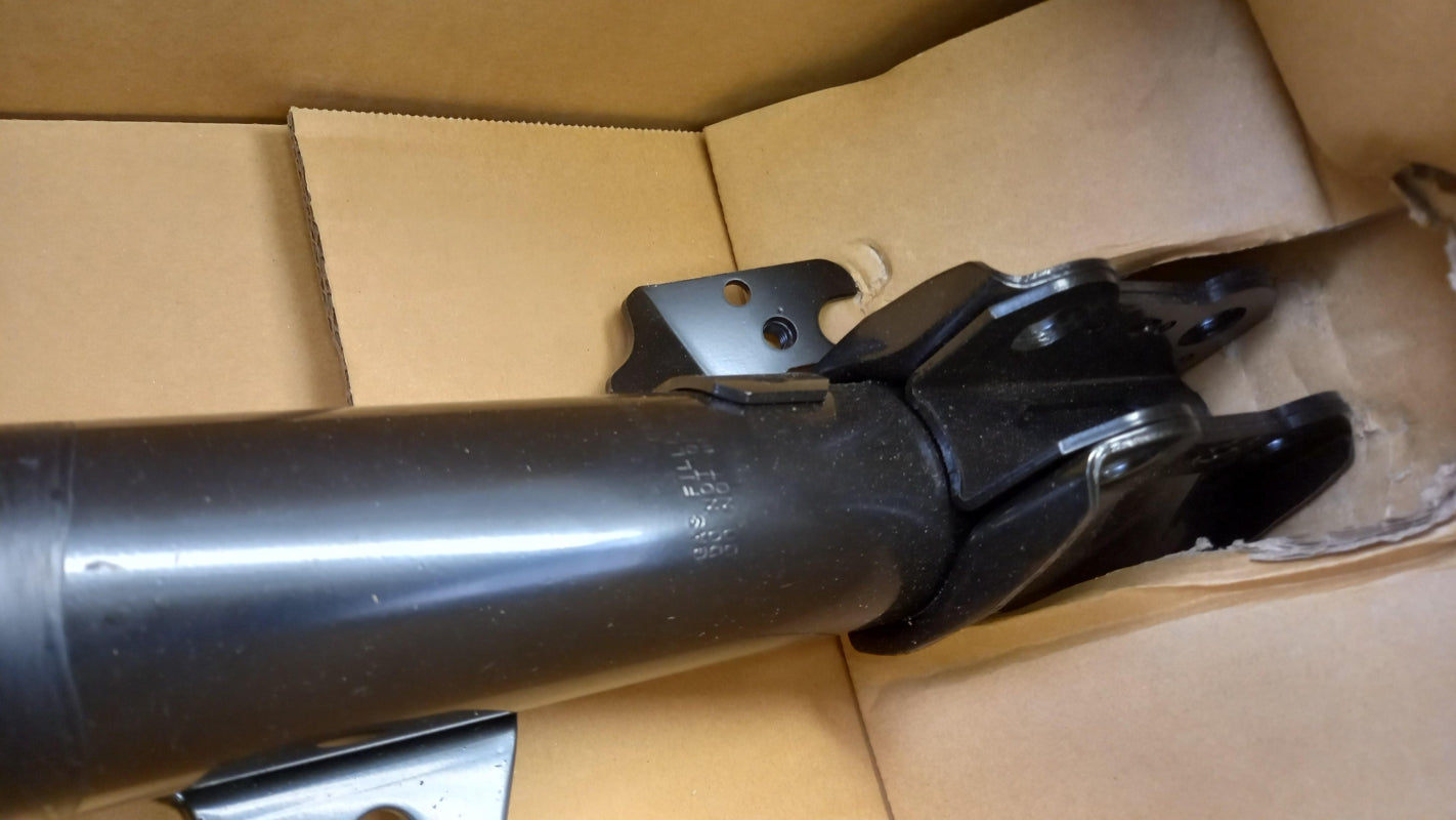 Original LEXUS RX270/350/450H <2015 Stoßdämpfer Vorne Rechts 4801048075