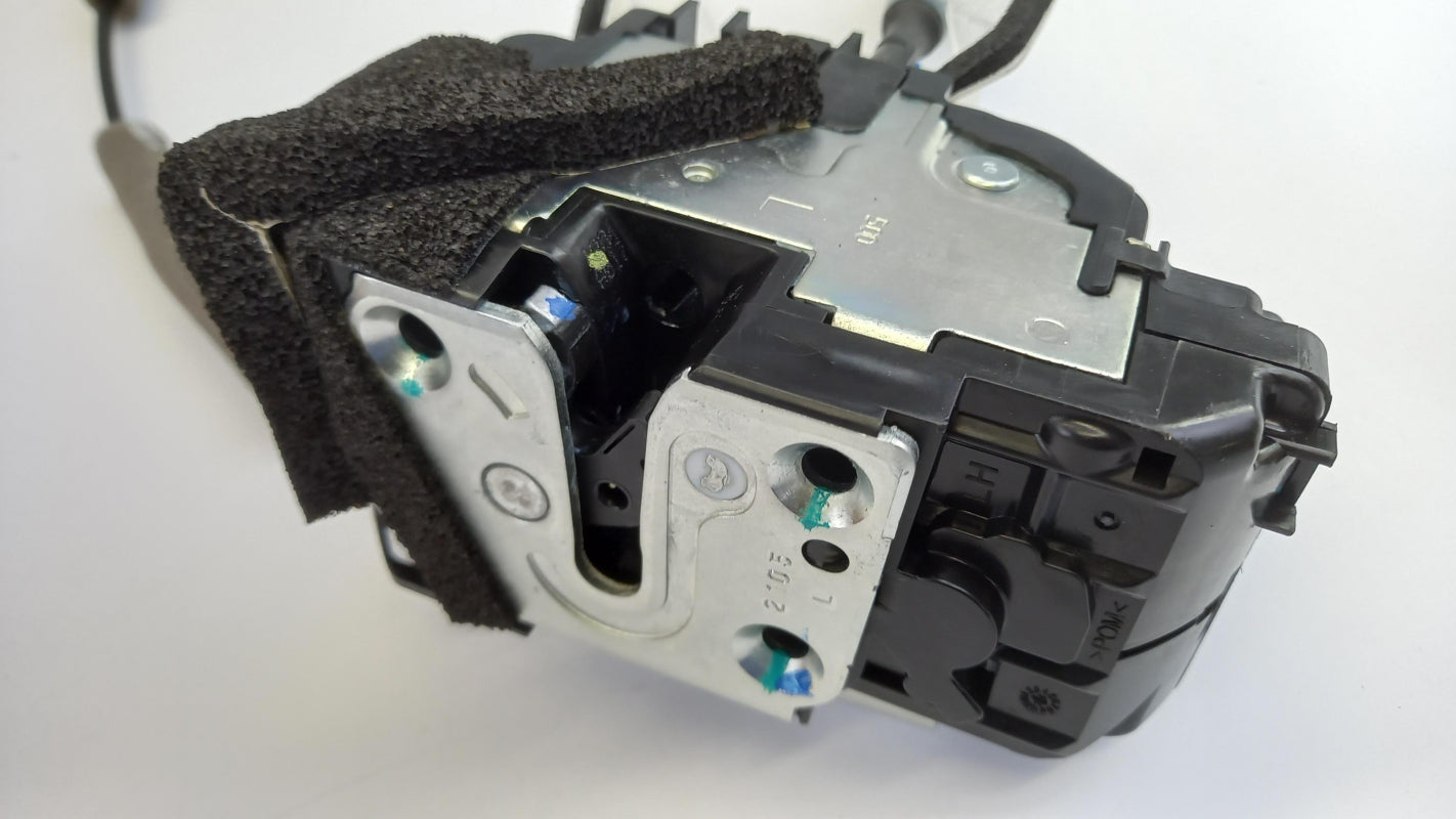 Original INFINITI QX70 (2008-2018) Türschloss Vorne Links 805011CY0A