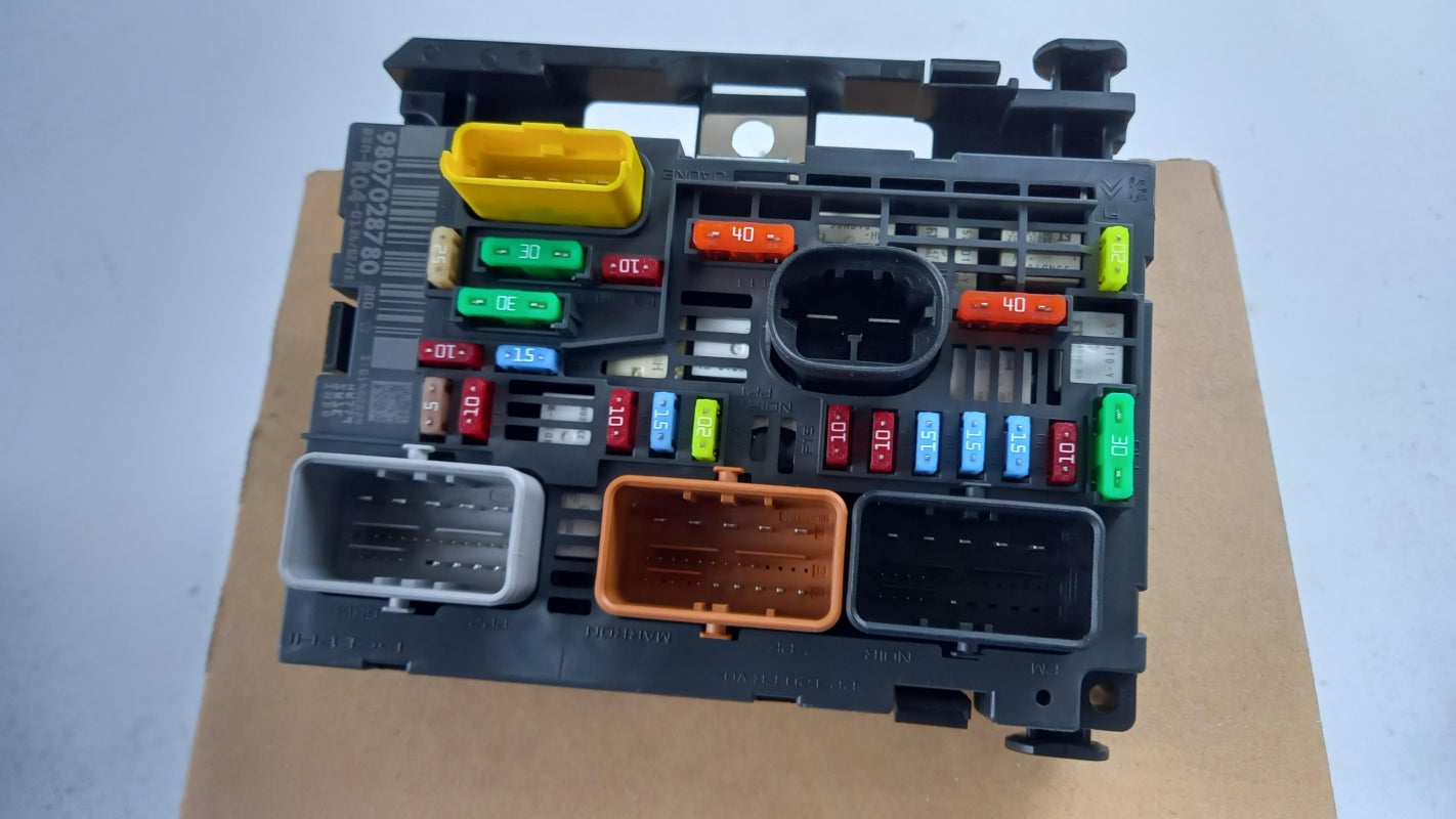 Original CITROEN C4 C8 Jumpy III PEUGEOT 307 607 807 Sicherungskasten 9807028780