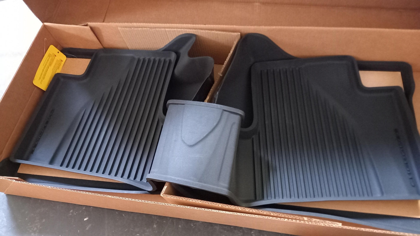 Original OE FIAT Fußmattensatz K82214855