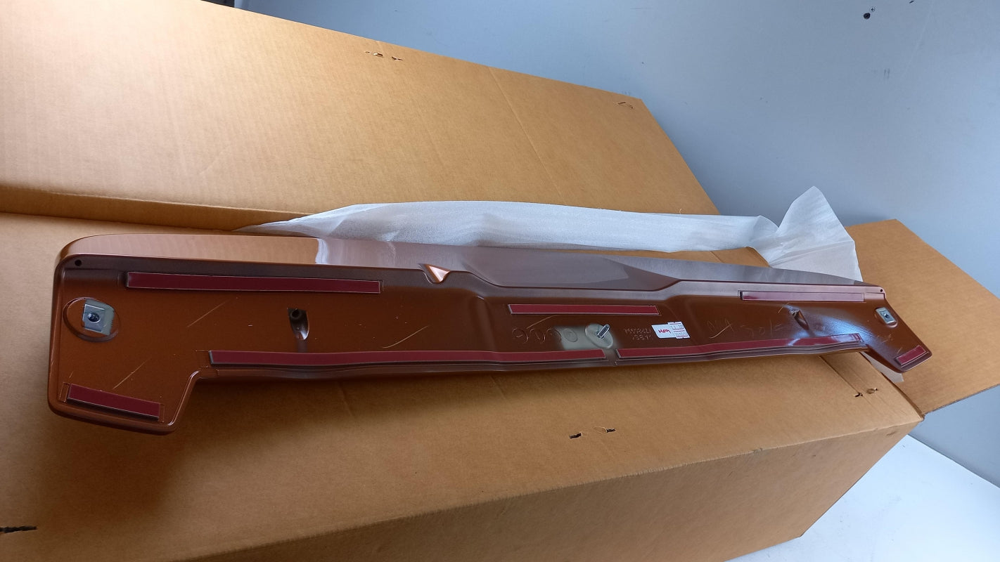 Original MITSUBISHI Space Star A00 Dachspoiler M09 Sunrise Orange MZ331117