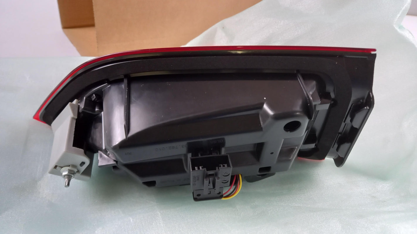 Original BMW X1 F48 LED Heckleuchte Rücklicht innen rechts 63217477718