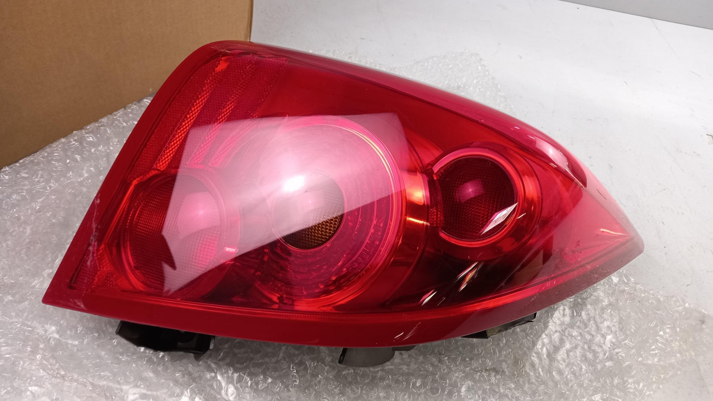 Original OE NISSAN Heckleuchte 26555AU21B