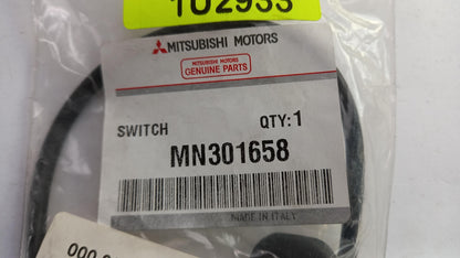 Original OE MITSUBISHI Schalter MN301658