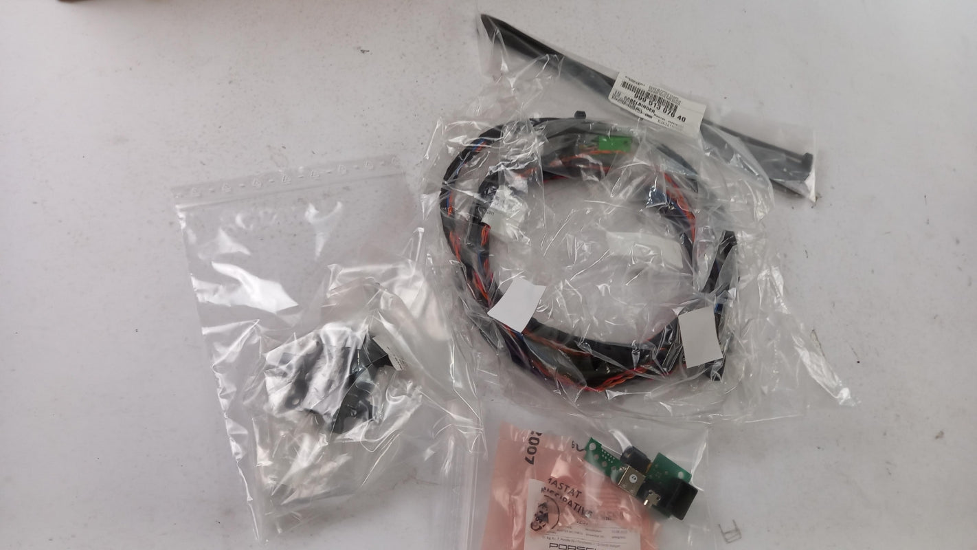 Original OE PORSCHE Multimedia Montagesatz 95804490013