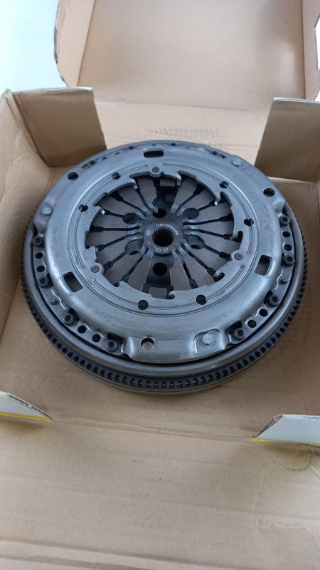 LUK Kupplungssatz Mit Schwungrad für VW Golf AUDI TT A1 A3 SEAT SKODA 417001911
