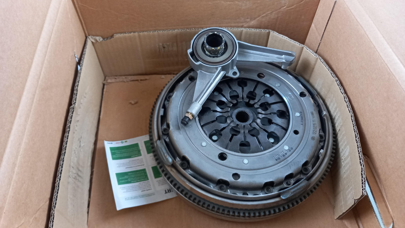 LUK Kupplungssatz Mit Schwungrad 600000200