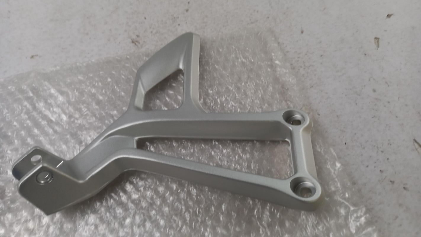 Original BMW F750GS F800GS F900GS Fußrastenhalter hinten rechts 46711613671