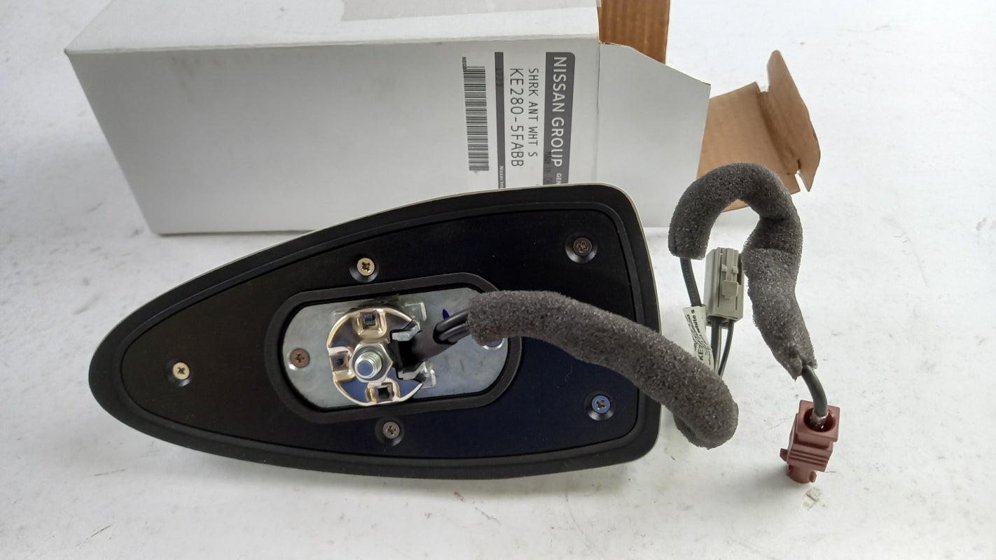 Original NISSAN Micra K14 Antenne mit DAB Solid White KE2805FABB