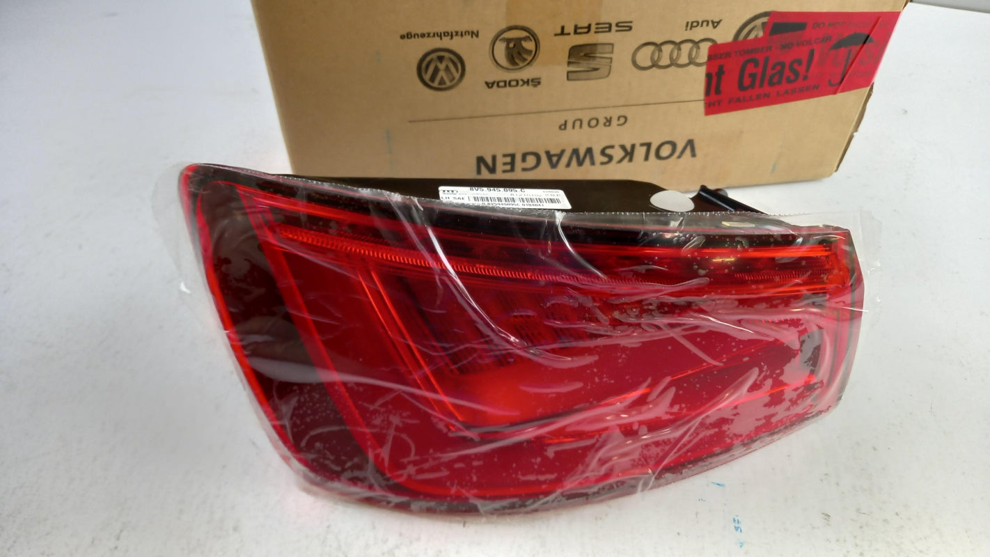 Original AUDI A3 8V 13-16 LED-Heckleuchte Rücklicht außen links 8V5945095C