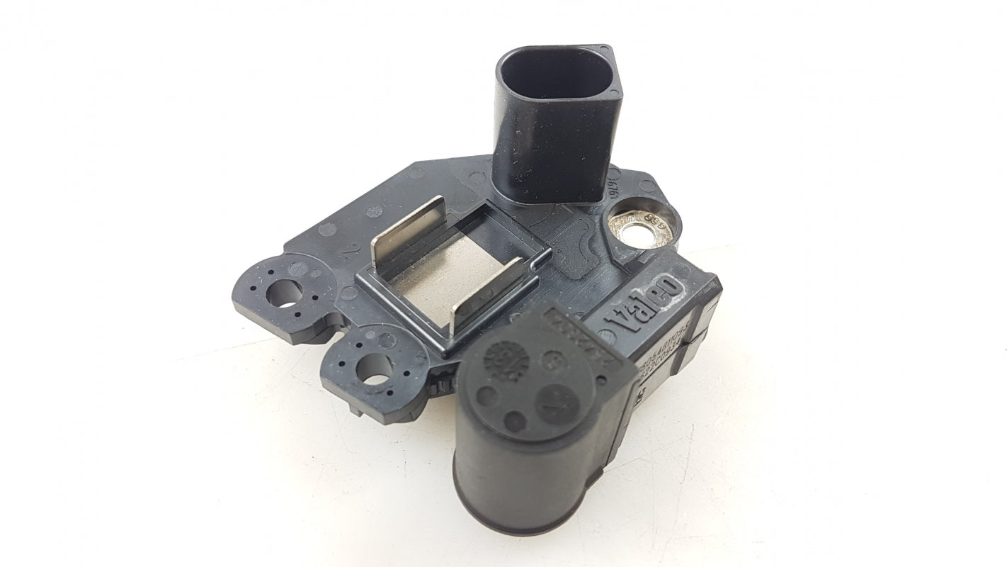 Original AUDI A4 A5 A6 Q5 Generatorregler Spannungsregler 06E903803T