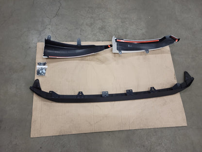 Original MITSUBISHI Outlander PHEV Front-Luftklappe W37 Polarweiß (S) MZ576731EX