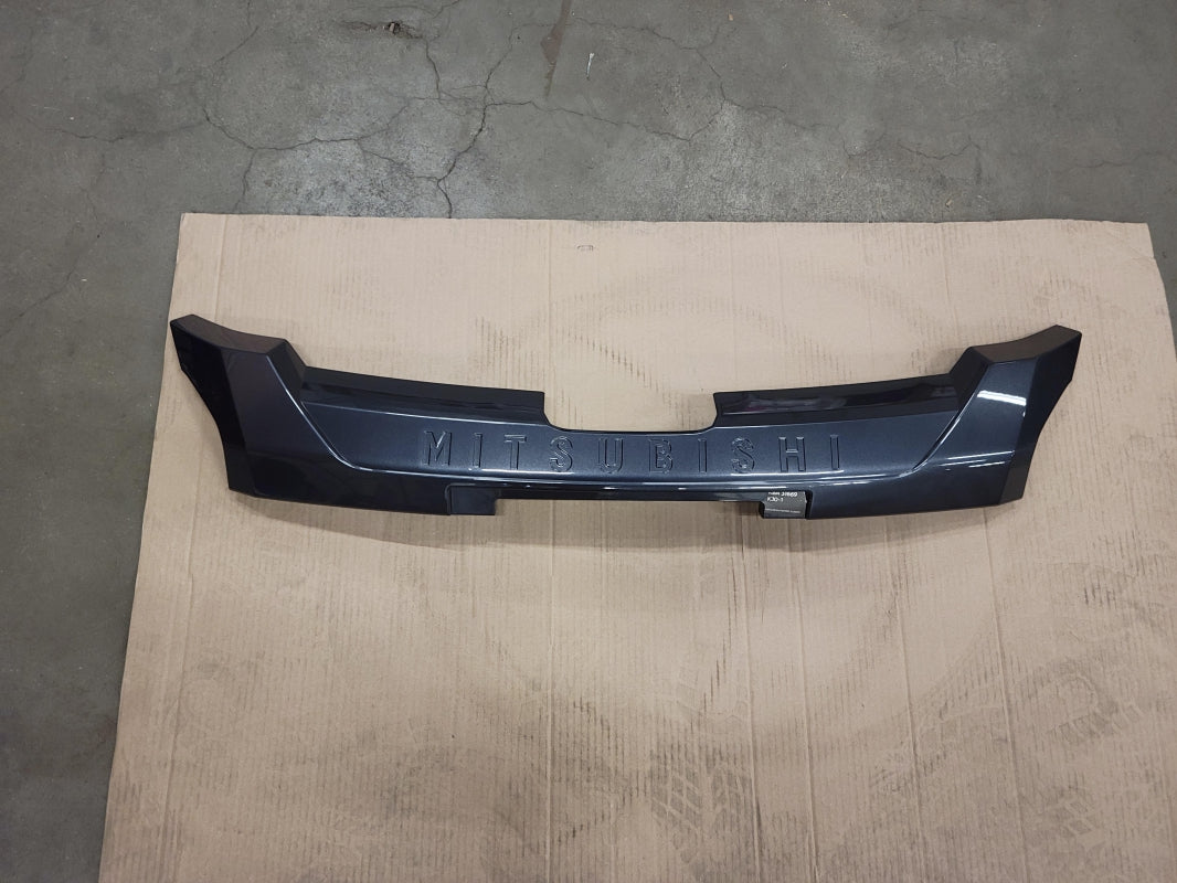 Original MITSUBISHI L 200 V 2015 -  Stoßfängerabdeckung MZ331340